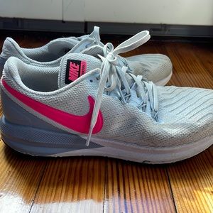 Like new Nike sneakers